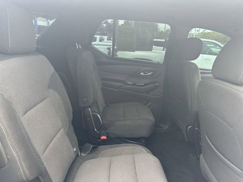 Used 2022 Chevrolet Traverse LT FWD image 27