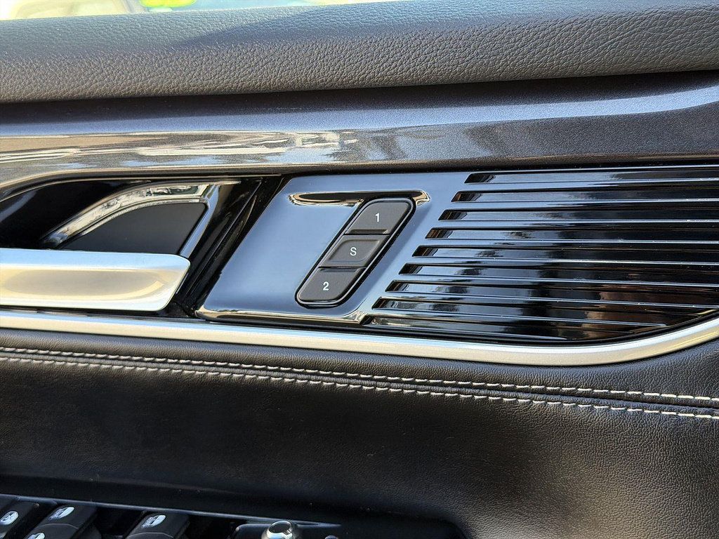 Used 2023 Jeep Wagoneer 4WD image 40