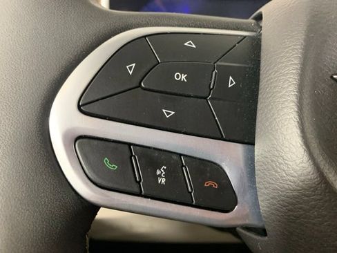 Used 2024 Chrysler Pacifica Limited FWD image 31