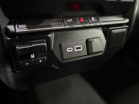 Used 2022 Chevrolet Silverado 2500 Custom w/ Custom Value Package AWD/4WD image 59