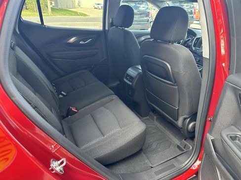 Used 2024 GMC Terrain SLE w/ Driver Convenience Package image 11