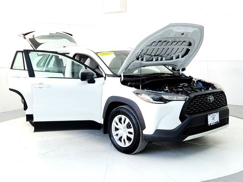 Used 2023 Toyota Corolla Cross L image 12