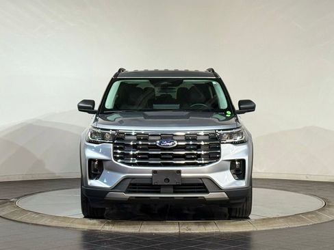 Used 2025 Ford Explorer Active w/ Active Comfort Package image 3