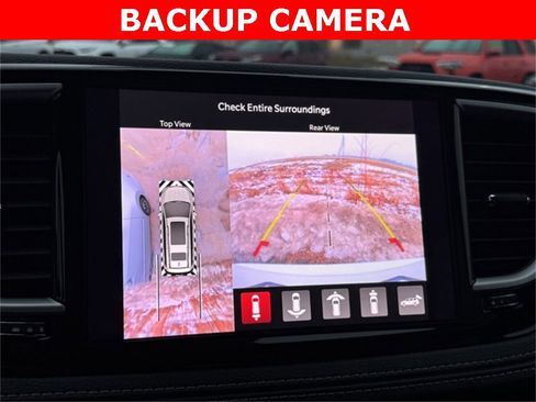 Used 2024 Chrysler Pacifica Select image 4