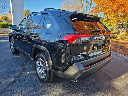 Used 2022 Toyota RAV4 XLE image 5