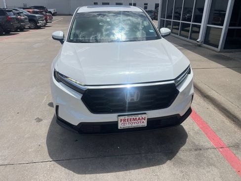 Used 2025 Honda CR-V EX image 3