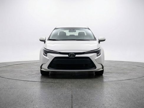 Used 2025 Toyota Corolla LE image 2