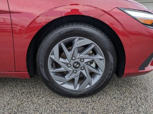 Used 2024 Hyundai Elantra SEL FWD image 11