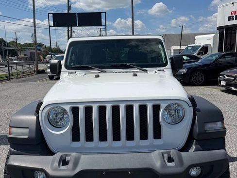 Used 2018 Jeep Wrangler Unlimited Sport S AWD/4WD image 9