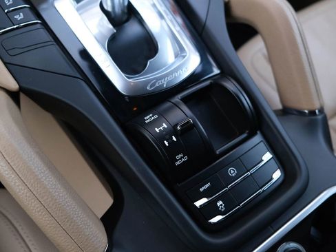 Used 2016 Porsche Cayenne image 42