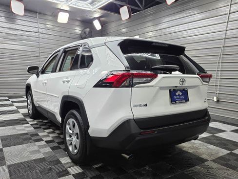 Used 2025 Toyota RAV4 LE AWD/4WD image 8