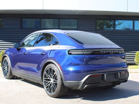Used 2024 Porsche Macan 4 Electric image 3