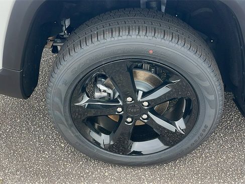 New 2025 Jeep Grand Cherokee Limited w/ Black Appearance Package image 10