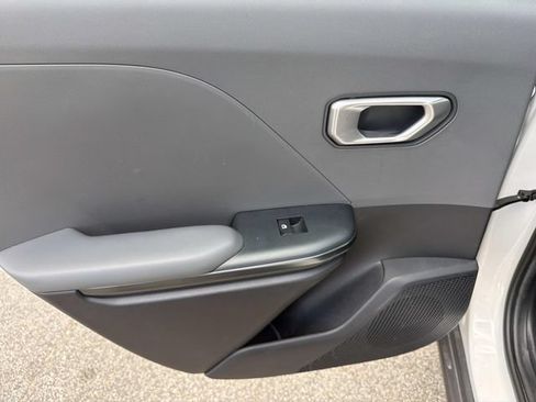 Used 2025 Kia K4 FWD image 16