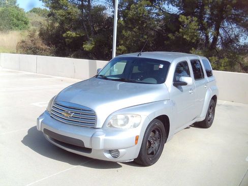 Used 2010 Chevrolet HHR LT FWD image 1