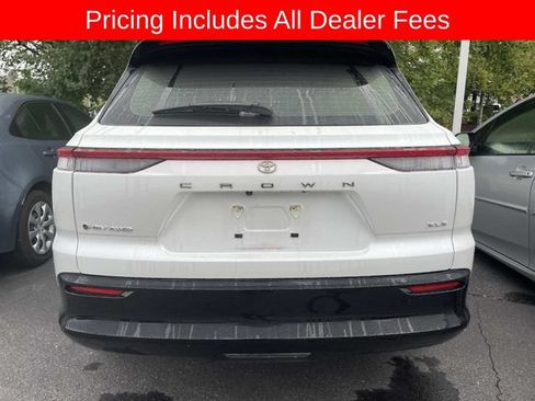 Used 2025 Toyota Crown Signia AWD/4WD image 5