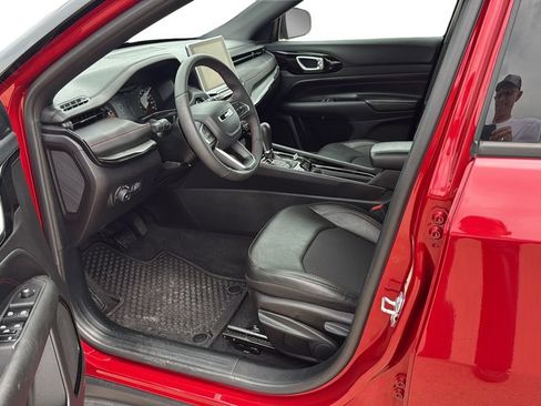 Used 2025 Jeep Compass Trailhawk AWD/4WD image 13