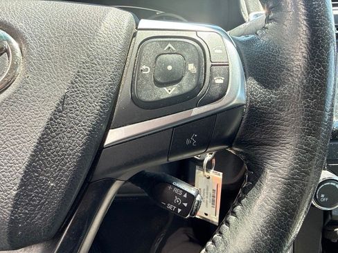 Used 2016 Toyota Camry SE FWD image 13