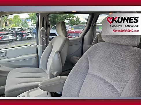 Used 2006 Chrysler Town & Country Touring FWD image 22