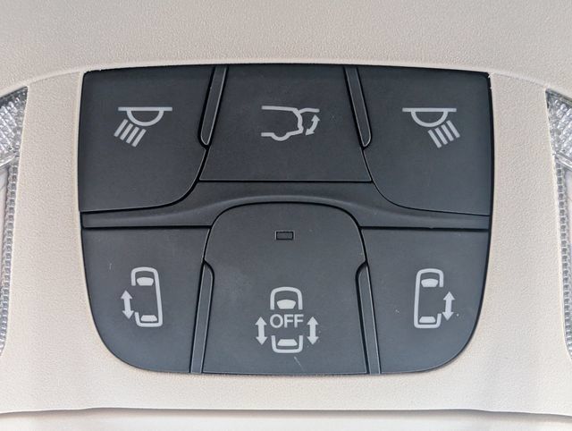 Used 2023 Chrysler Pacifica Touring-L FWD image 29