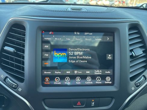 Used 2022 Jeep Cherokee Latitude w/ Sun & Sound Group image 24