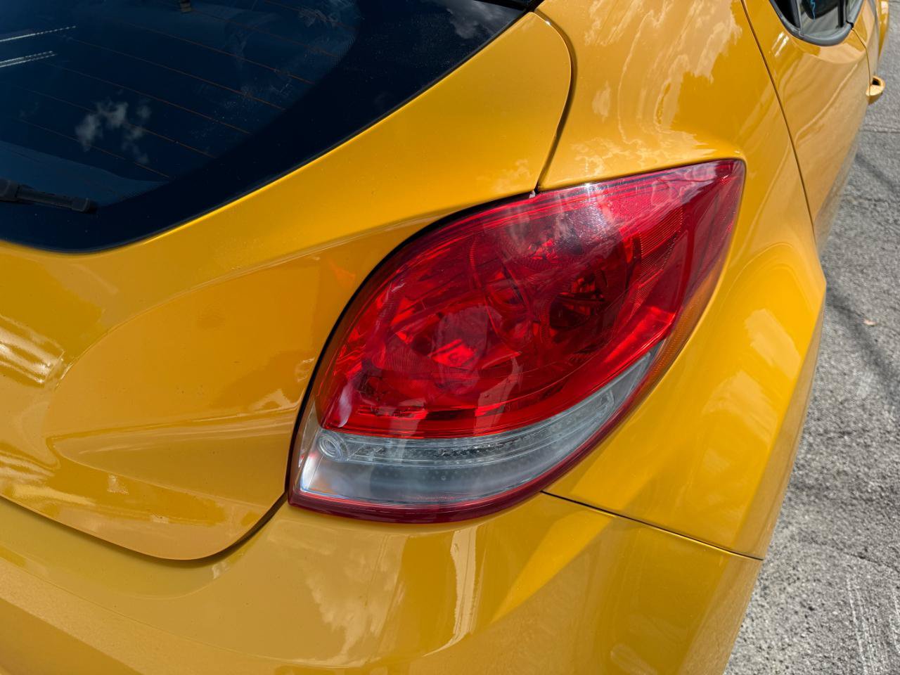 Used 2016 Hyundai Veloster w/ Option Group 03 FWD image 37