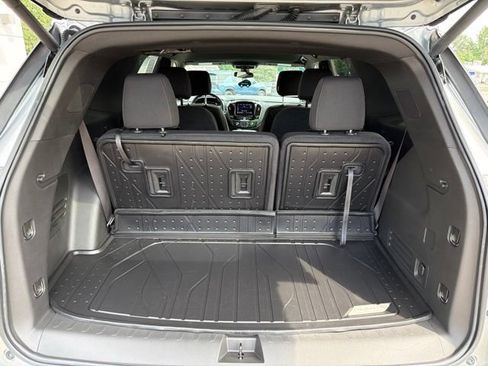 Certified 2023 Chevrolet Traverse LT FWD image 14