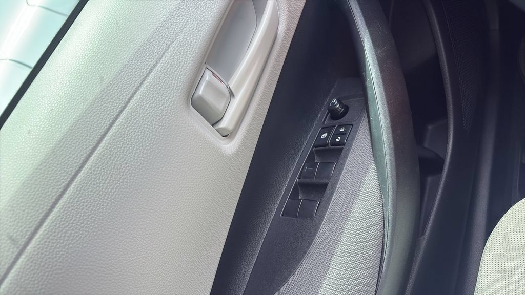 Used 2025 Toyota Corolla LE FWD image 17