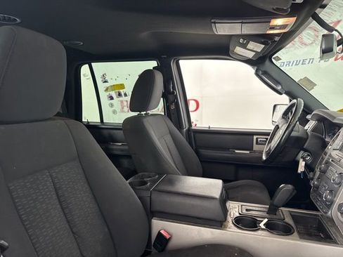 Used 2017 Ford Expedition XLT image 16