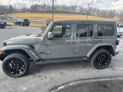 Used 2023 Jeep Wrangler Unlimited Sahara image 7