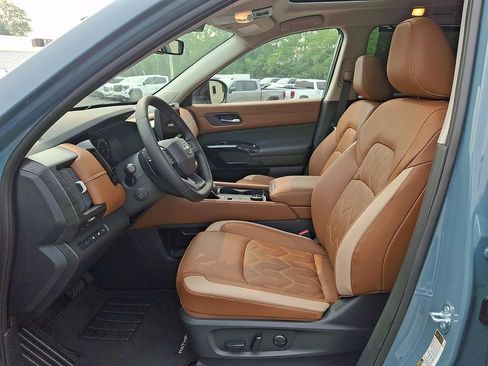 Used 2026 Nissan Pathfinder Platinum AWD/4WD image 15