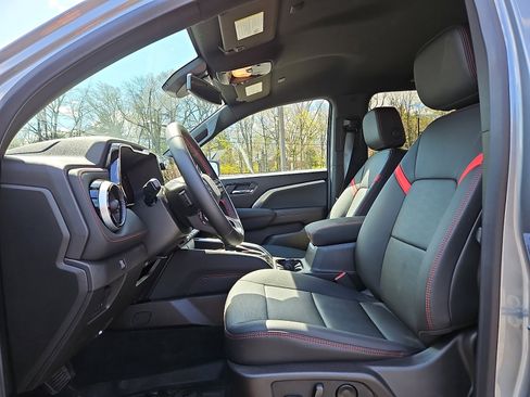 Used 2025 Chevrolet Colorado Z71 w/ Z71 Convenience Package 2 image 13