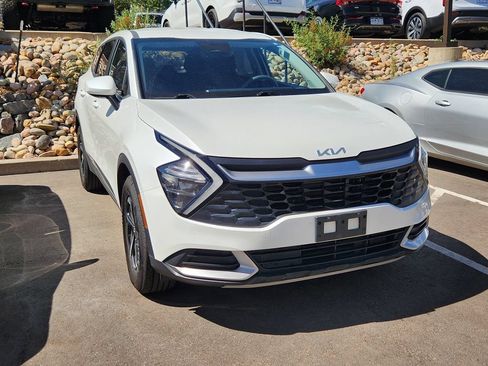 Used 2023 Kia Sportage LX AWD/4WD image 3