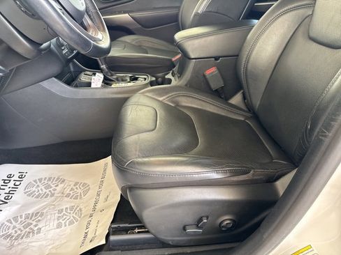 Used 2020 Jeep Cherokee Limited image 16