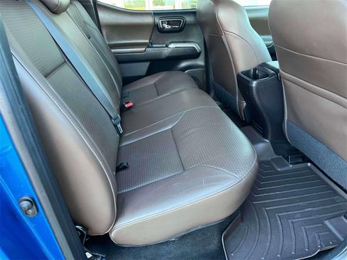 Used 2016 Toyota Tacoma Limited image 18