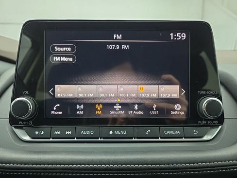 Used 2023 Nissan Rogue S image 15