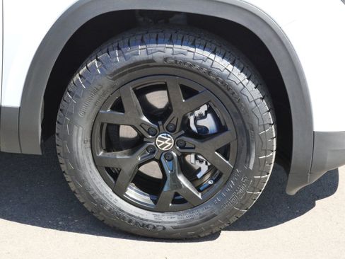 Certified 2025 Volkswagen Atlas Peak Edition SE AWD/4WD image 15