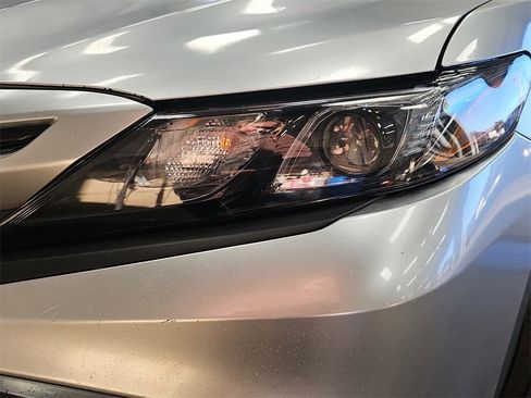 Used 2021 Toyota Camry SE image 29