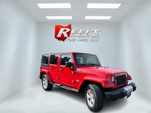 Used 2014 Jeep Wrangler Unlimited Sahara w/ Connectivity Group AWD/4WD image 4