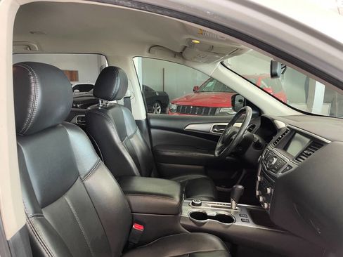 Used 2017 Nissan Pathfinder SL image 32