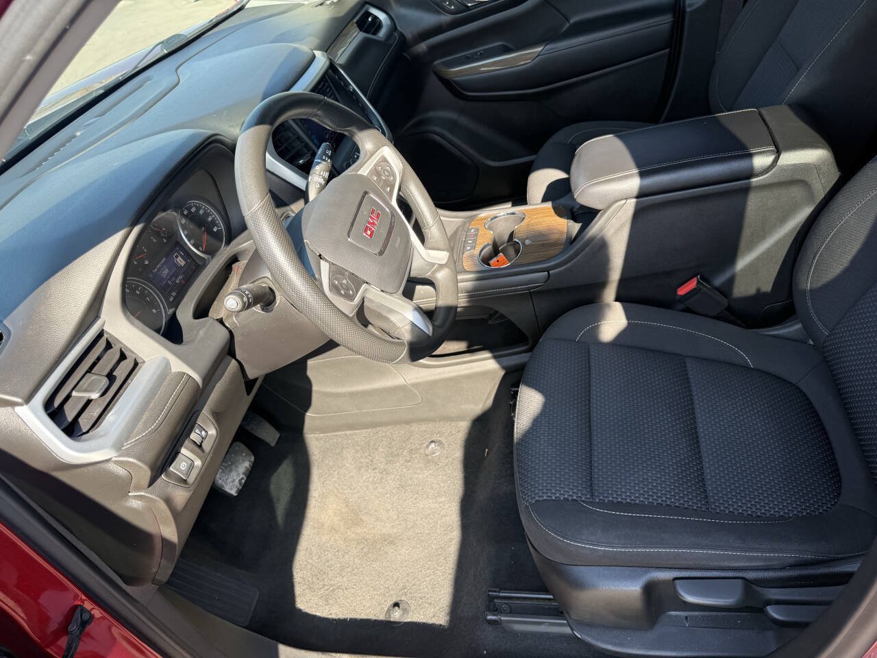 Used 2021 GMC Acadia SLE FWD image 18