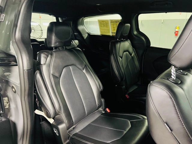 Used 2025 Chrysler Pacifica Select FWD image 28