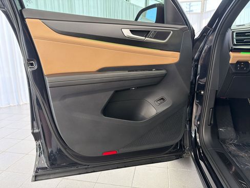 Certified 2025 Volkswagen Atlas Cross Sport SEL image 20