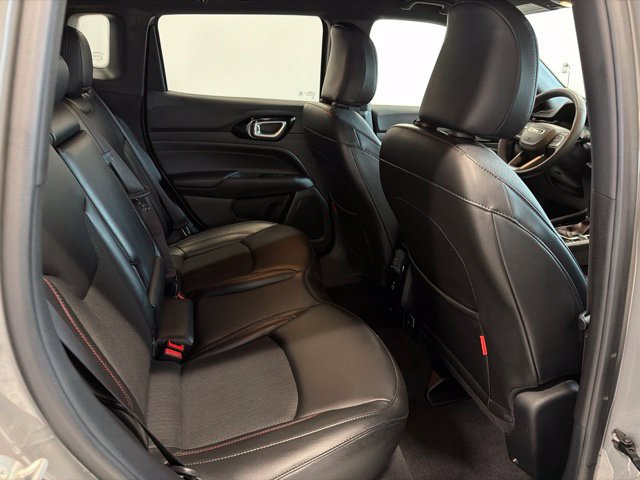 Used 2023 Jeep Compass Trailhawk w/ Trailhawk Convenience Group AWD/4WD image 37