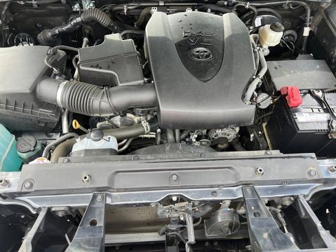 Used 2022 Toyota Tacoma TRD Sport AWD/4WD image 16