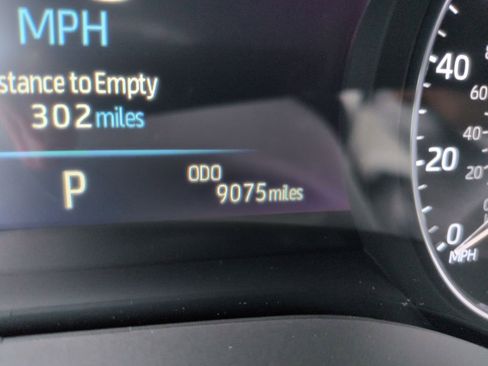 Used 2024 Toyota Sienna Limited image 16