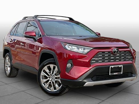 Used 2019 Toyota RAV4 Limited w/ Cold Weather Package FWD image 3