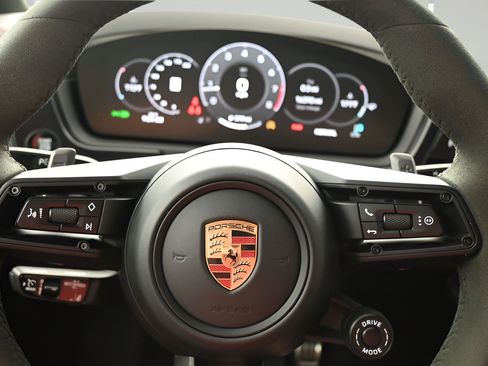 Certified 2025 Porsche Cayenne GTS AWD/4WD image 20