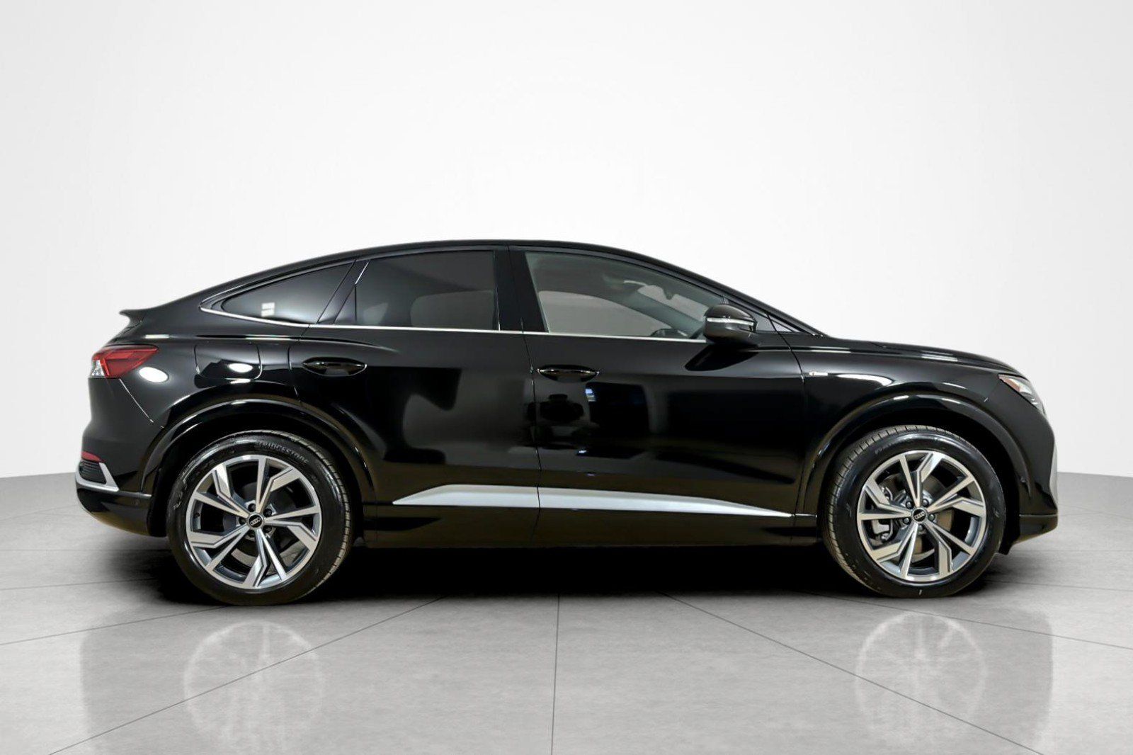 Certified 2024 Audi Q4 e-tron Premium Plus w/ Premium Plus AWD/4WD image 6