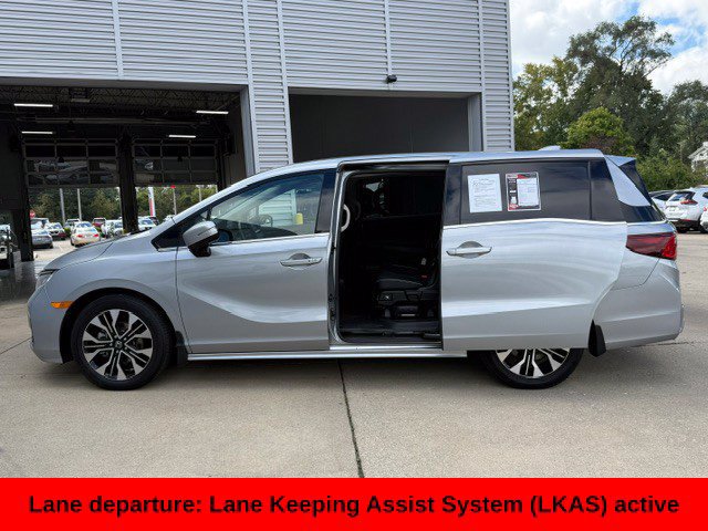 Used 2025 Honda Odyssey Elite image 14